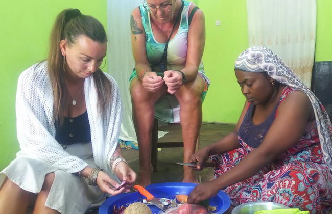 ResiRest: únete a una familia local para comer en su mesa en Zanzíbar - Foto 1
